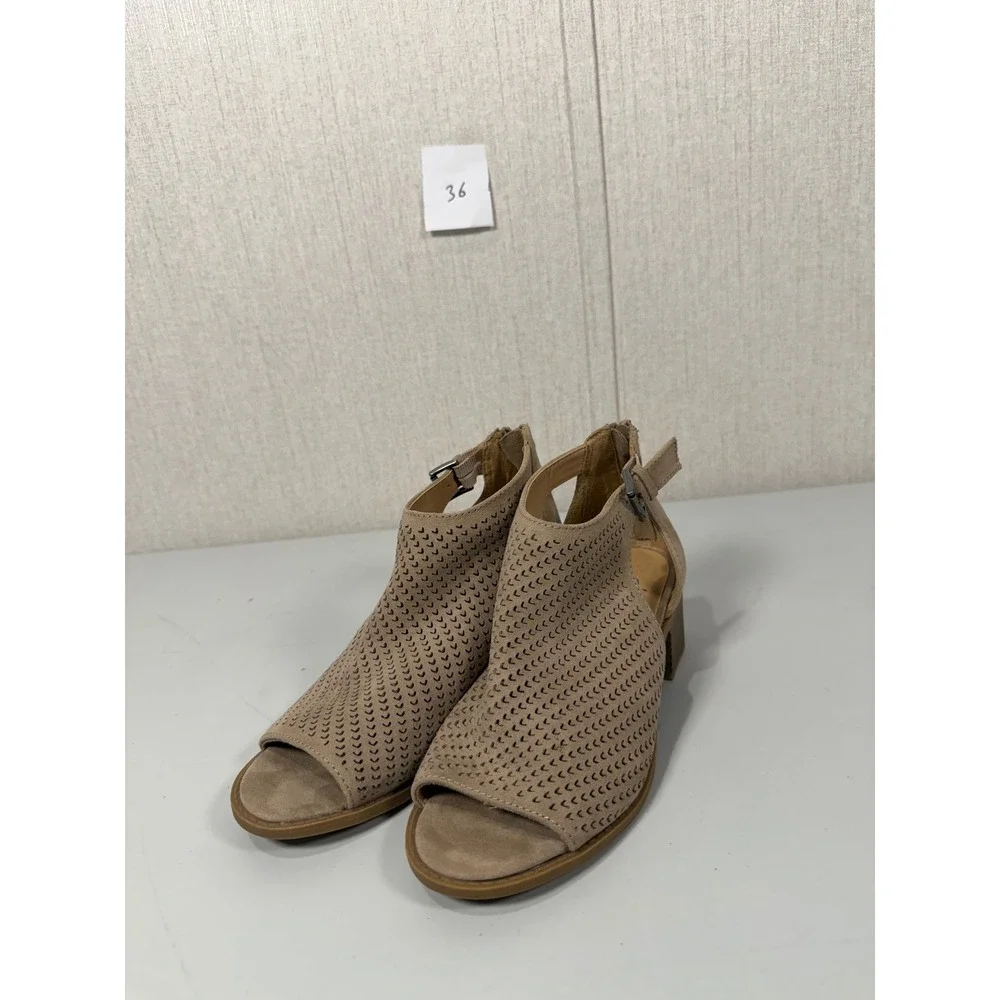 JUSTICE PEEP‎ TOE BOOTIE girls size 3 BEIGE CHEVRON CUT OUT BUCKLE SIDE CUTE!!